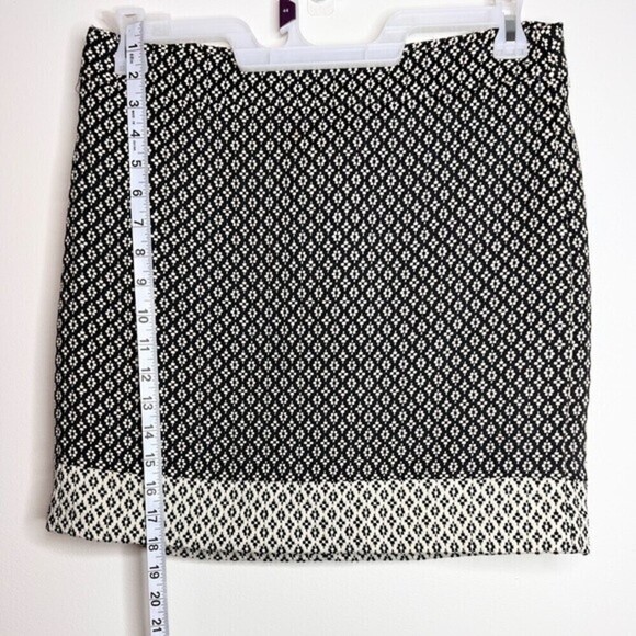 Women's LOFT | Black and White fresh fabric casualTweed Mini Skirt size 8. - Picture 3 of 8